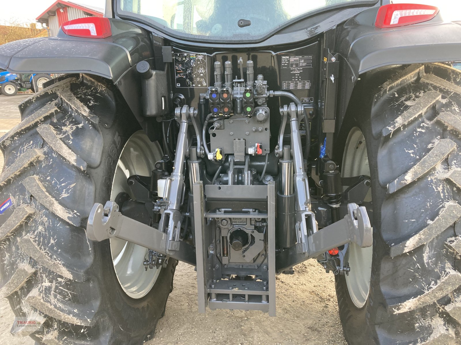 Traktor van het type Valtra A105 H4, Neumaschine in Mainburg/Wambach (Foto 18)