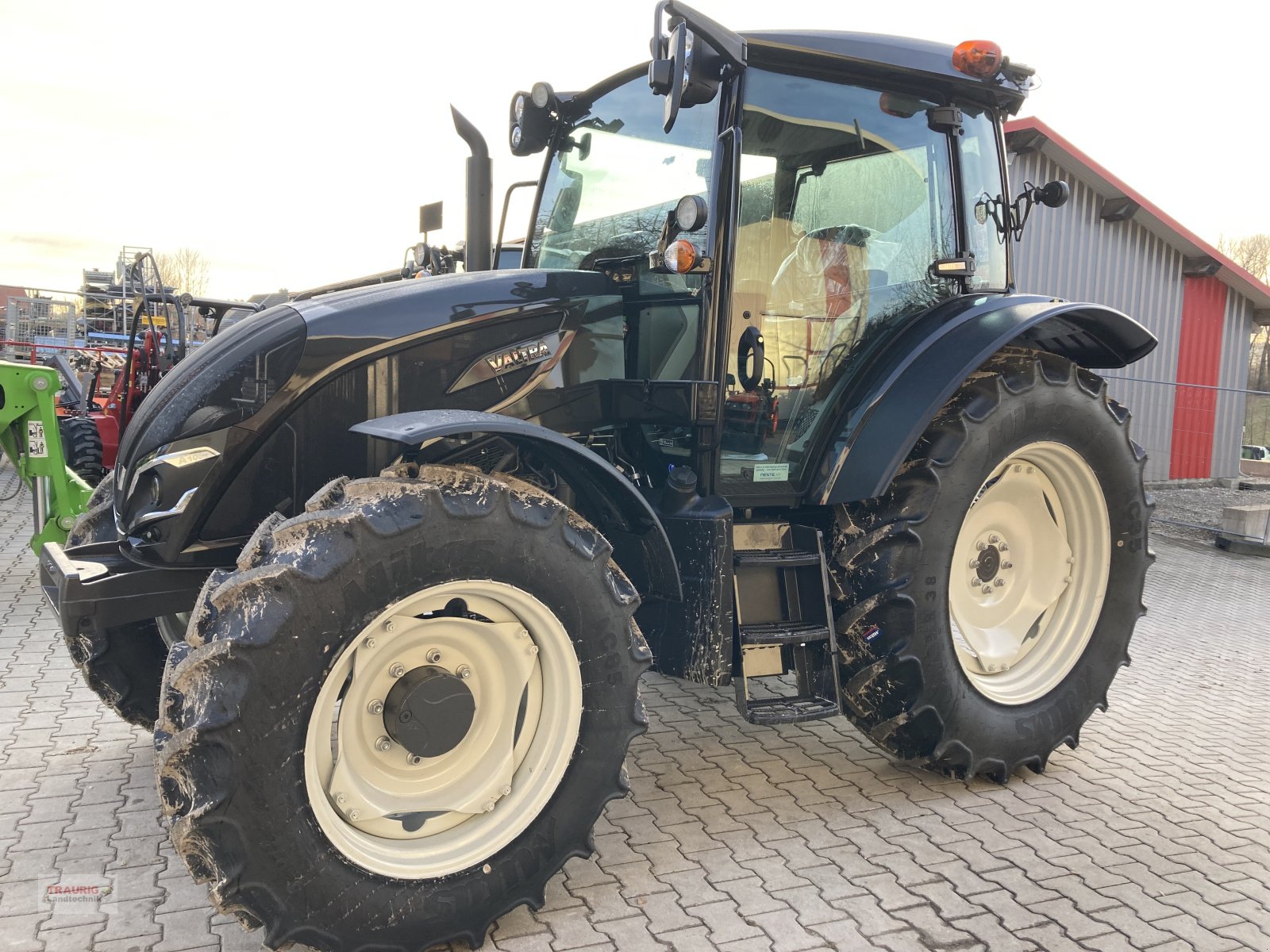 Traktor van het type Valtra A105 H4, Neumaschine in Mainburg/Wambach (Foto 20)