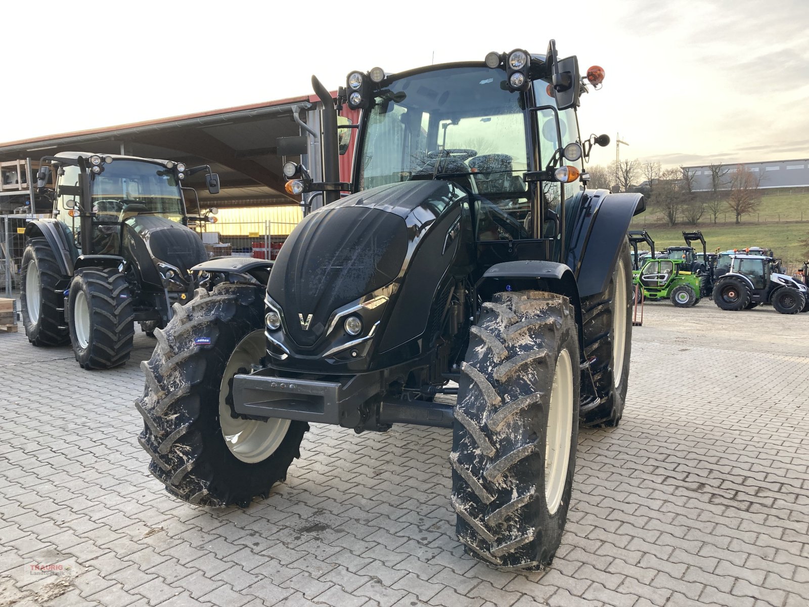 Traktor van het type Valtra A105 H4, Neumaschine in Mainburg/Wambach (Foto 22)