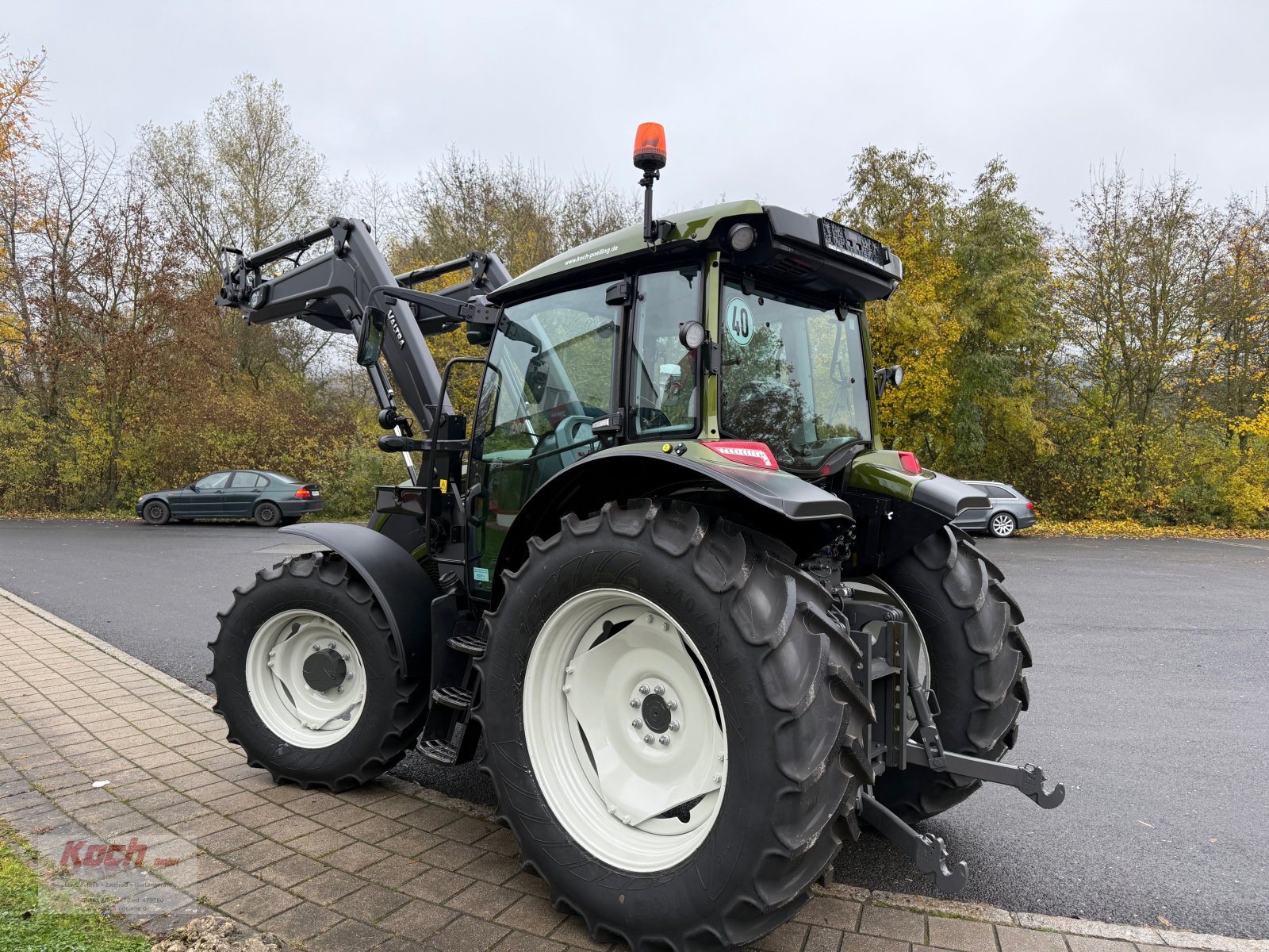 Traktor of the type Valtra A105, Neumaschine in Neumarkt / Pölling (Picture 7)