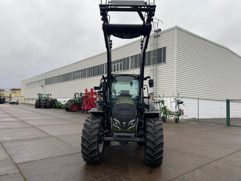 Traktor of the type Valtra A105MH4 2B0, Neumaschine in Ebeleben (Picture 1)