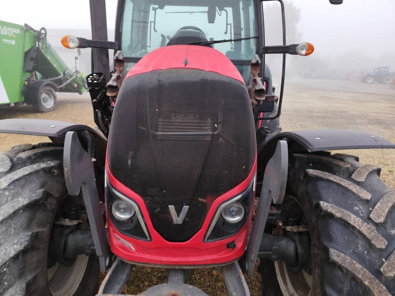 Traktor del tipo Valtra A114, Gebrauchtmaschine In Le Horps (Immagine 10)