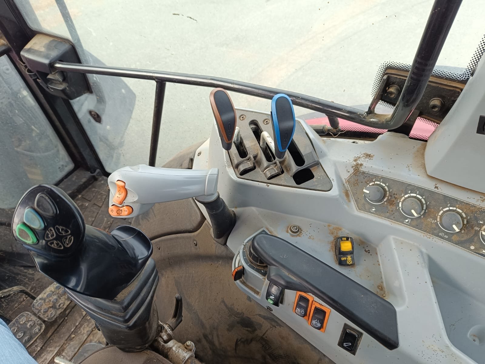 Traktor du type Valtra A114, Gebrauchtmaschine en Le Horps (Photo 8)