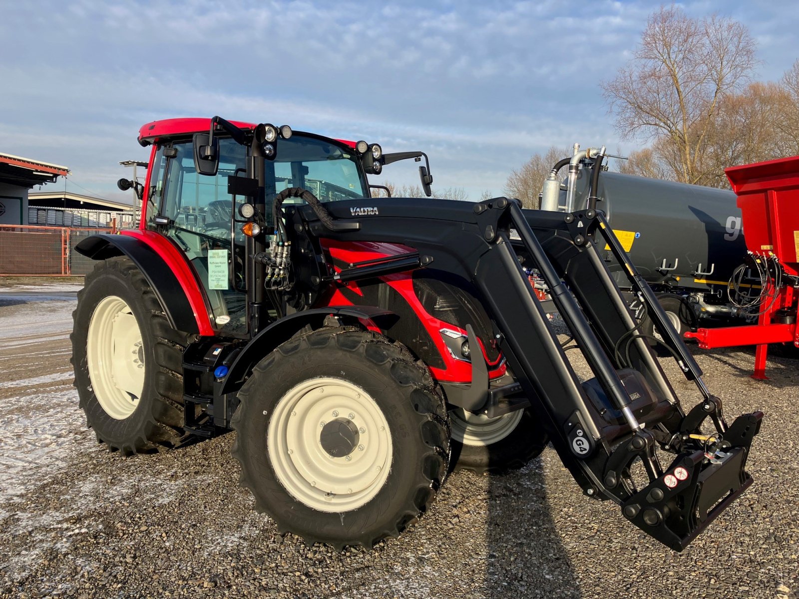 Traktor des Typs Valtra A115 MH4 2B0, Gebrauchtmaschine in Petersberg (Bild 2)