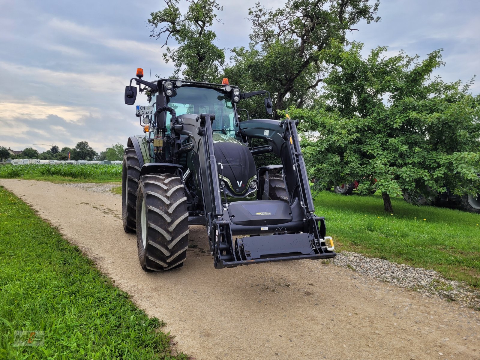 Traktor del tipo Valtra A115 MH4, Neumaschine en Engen (Imagen 3)