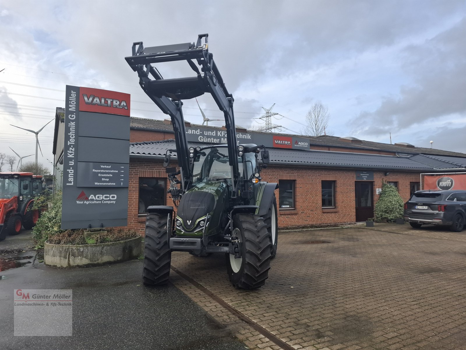 Traktor of the type Valtra A115 MH4, Neumaschine in St. Michaelisdonn (Picture 2)