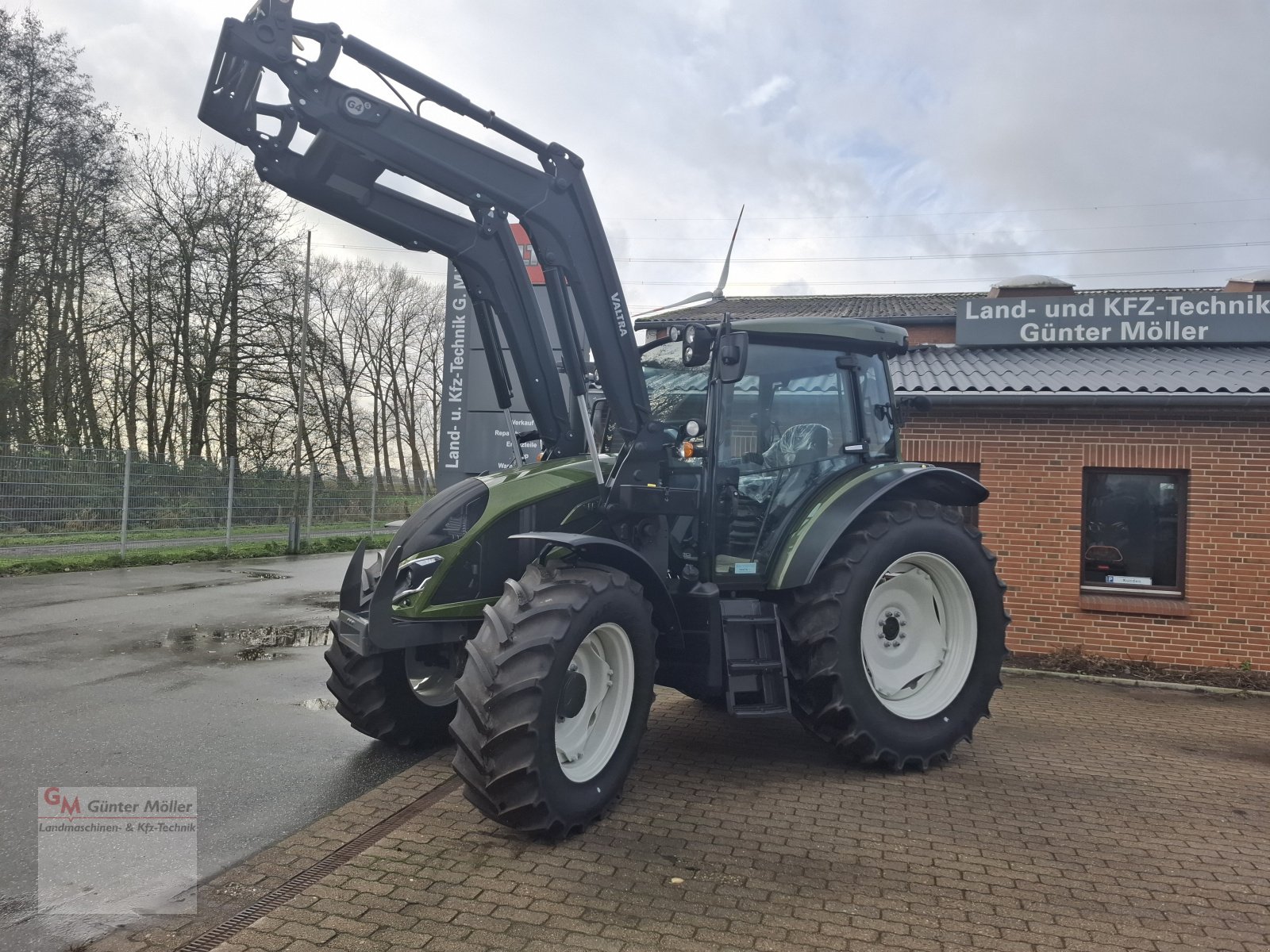 Traktor of the type Valtra A115 MH4, Neumaschine in St. Michaelisdonn (Picture 4)