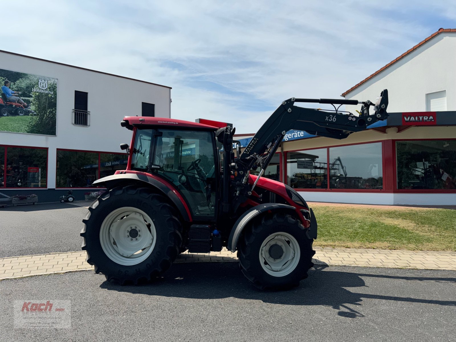 Traktor van het type Valtra A75 H2, Neumaschine in Neumarkt / Pölling (Foto 2)