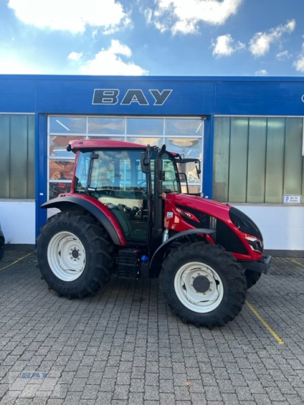 Traktor of the type Valtra A75, Gebrauchtmaschine in Sulzbach (Picture 1)