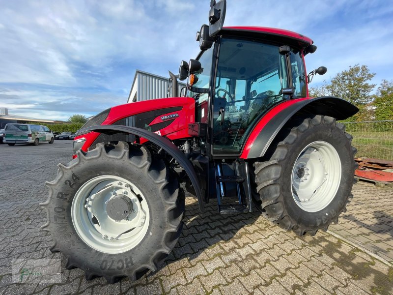 Traktor от тип Valtra A75, Neumaschine в Bad Kötzting