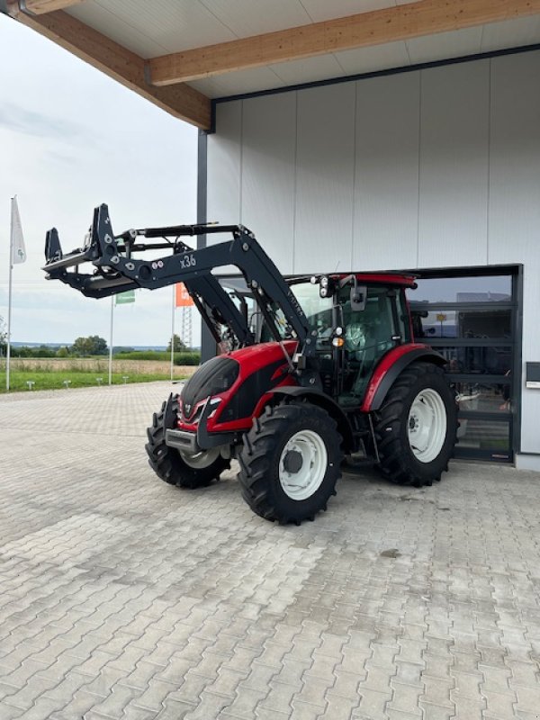 Traktor typu Valtra A75, Neumaschine v Rain (Obrázok 1)