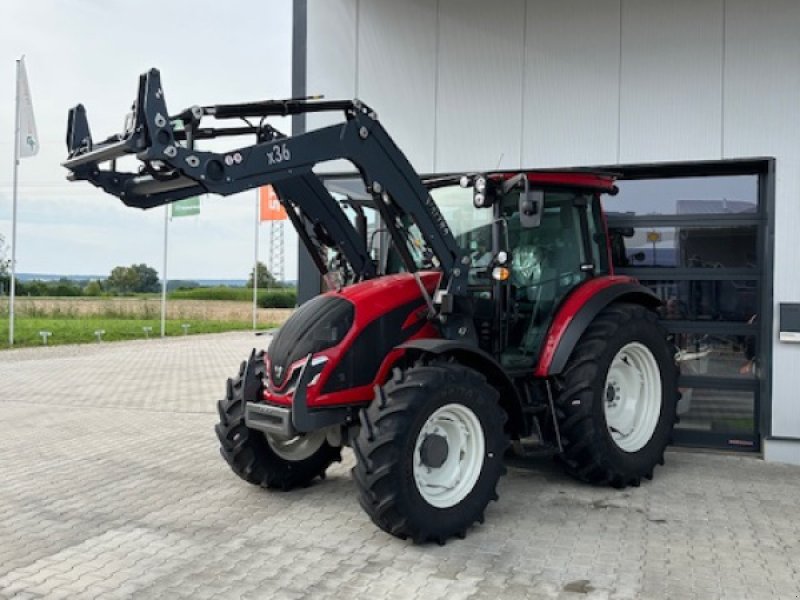 Traktor typu Valtra A75, Neumaschine v Rain (Obrázek 1)