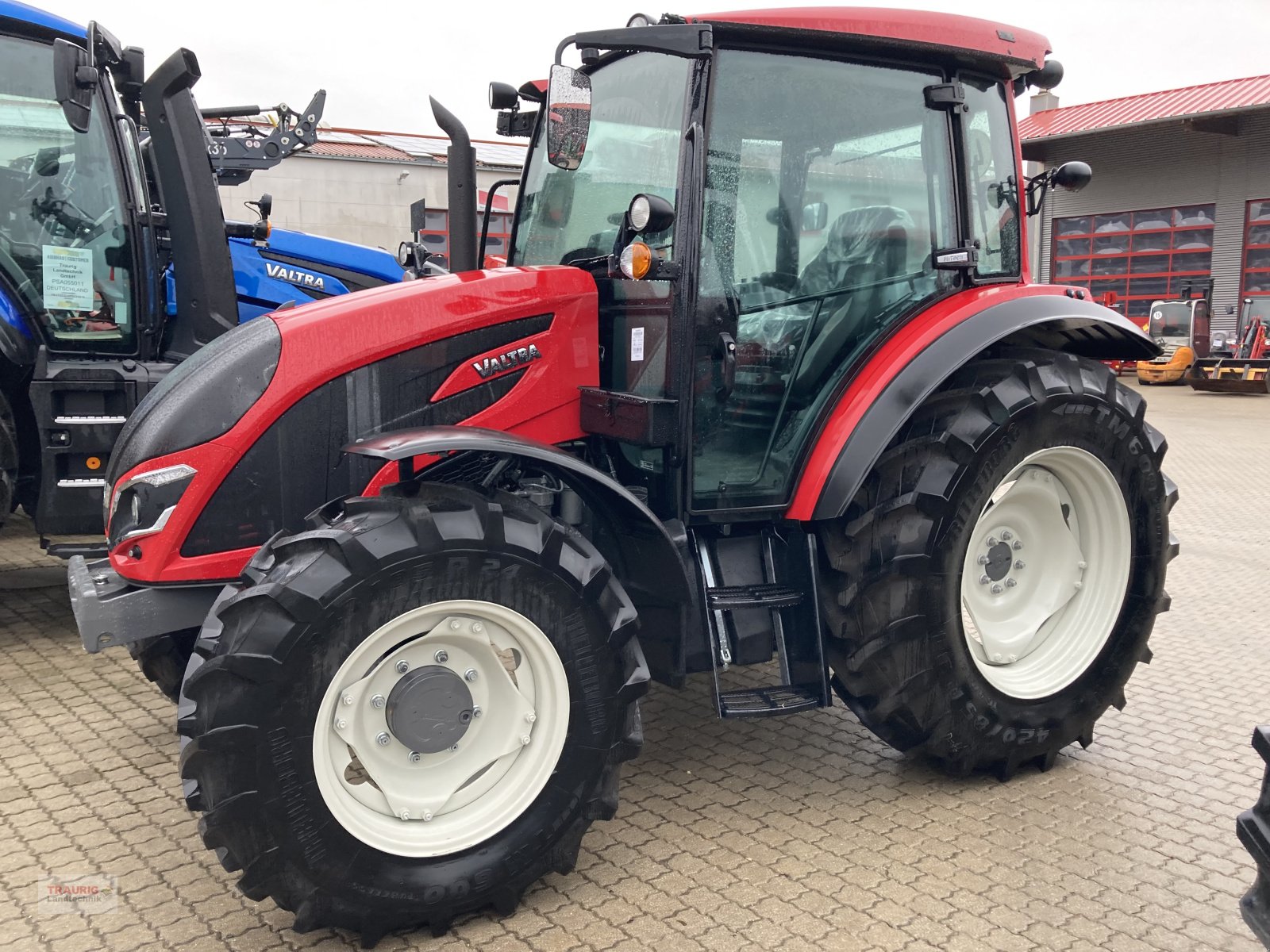 Traktor του τύπου Valtra A85 Hitech, Neumaschine σε Mainburg/Wambach (Φωτογραφία 1)