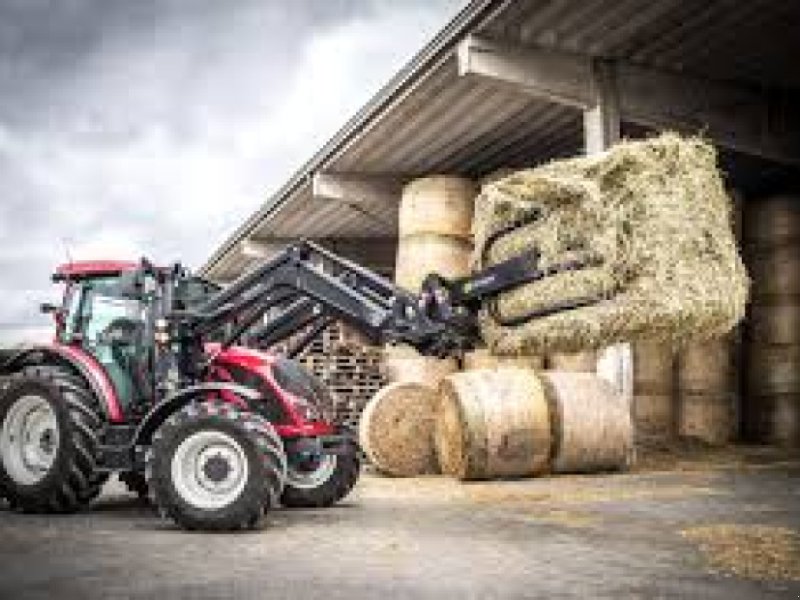 Traktor del tipo Valtra A85, Neumaschine en Höslwang (Imagen 1)