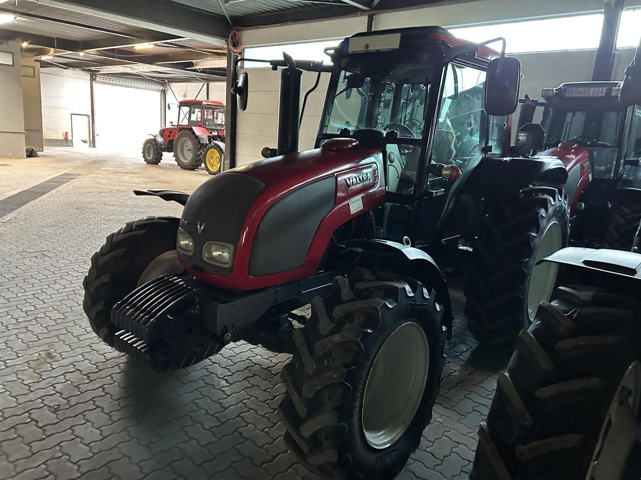 Traktor typu Valtra A93, Gebrauchtmaschine v Niederkirchen (Obrázek 4)