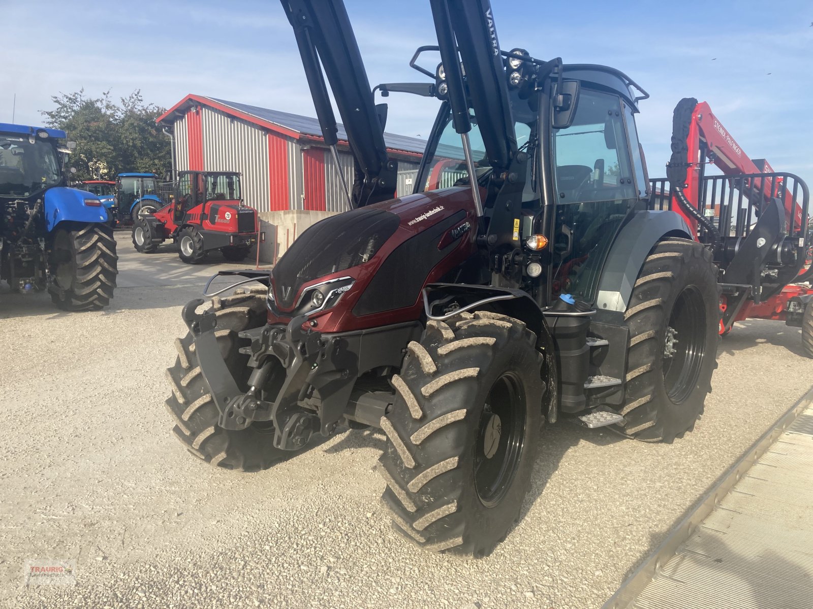 Traktor of the type Valtra G 105 A Hopfen, Neumaschine in Mainburg/Wambach (Picture 3)