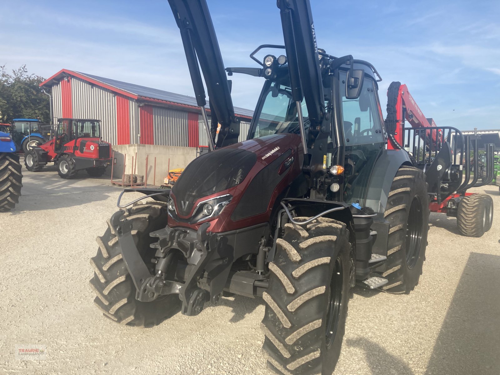 Traktor des Typs Valtra G 105 A Hopfen, Neumaschine in Mainburg/Wambach (Bild 8)