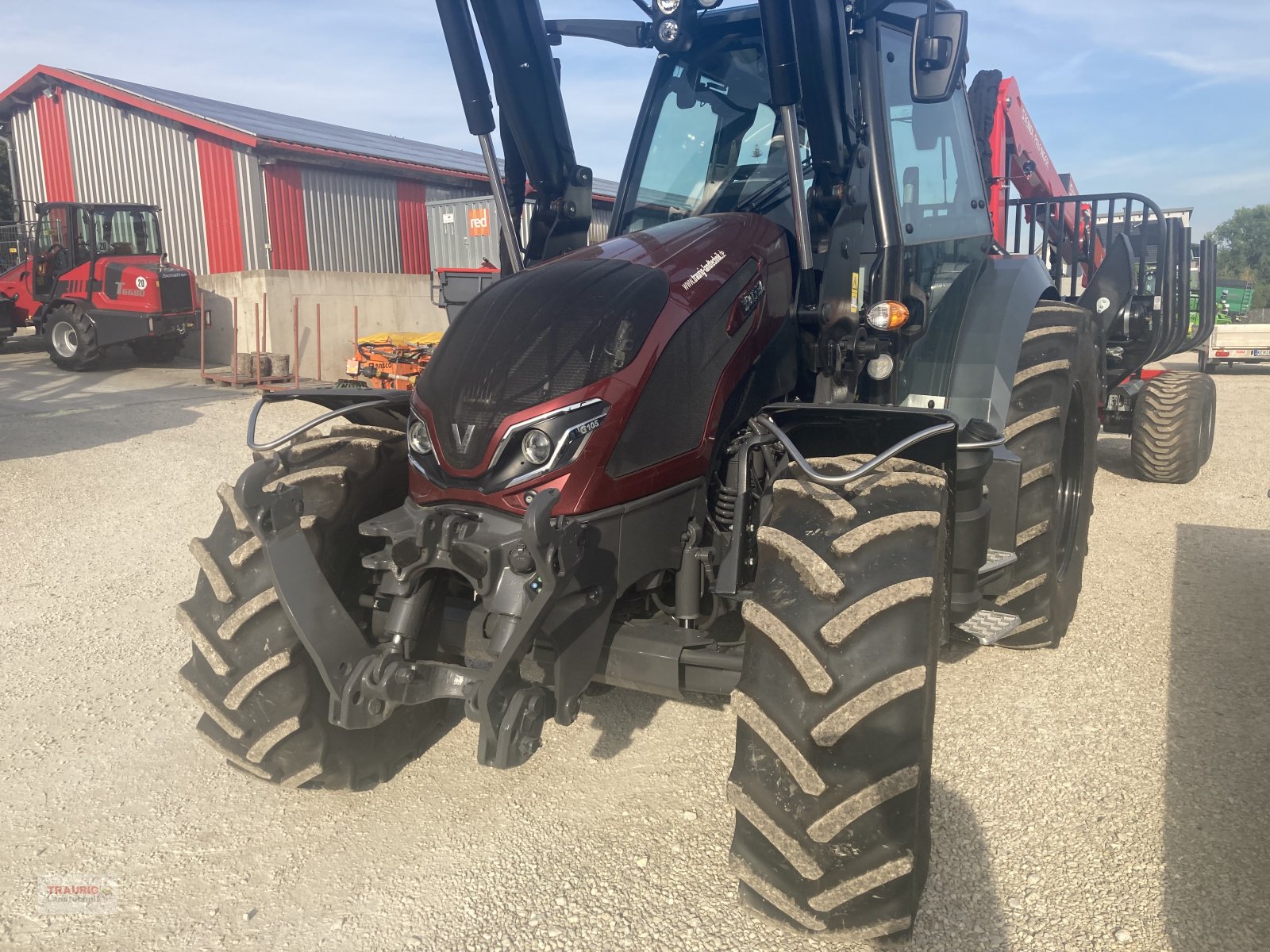 Traktor van het type Valtra G 105 A Hopfen, Neumaschine in Mainburg/Wambach (Foto 9)