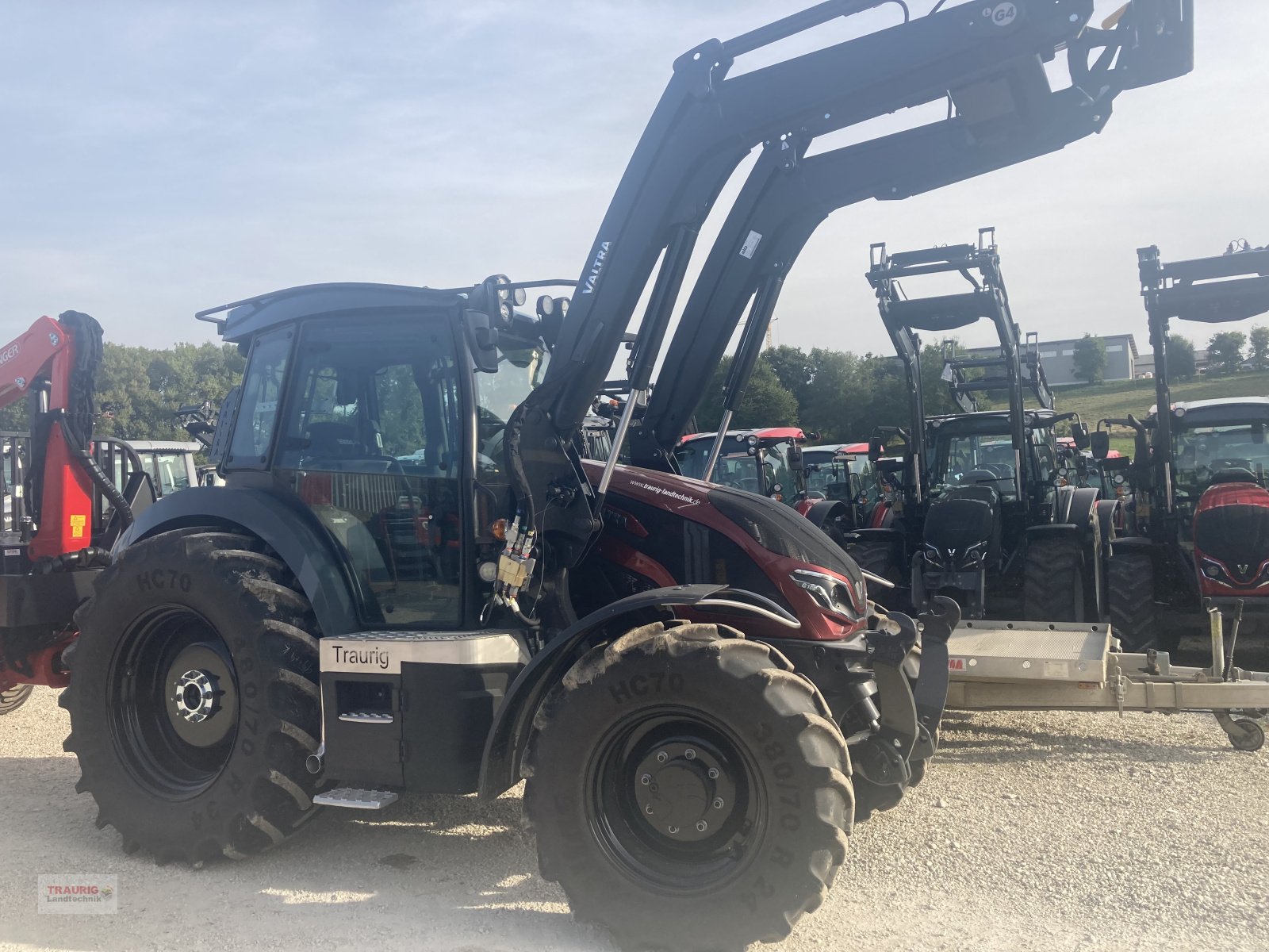 Traktor van het type Valtra G 105 A Hopfen, Neumaschine in Mainburg/Wambach (Foto 2)