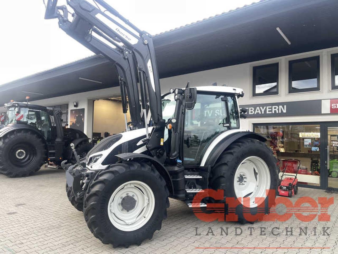 Traktor типа Valtra G 105 V 1B9, Gebrauchtmaschine в Ampfing (Фотография 1)