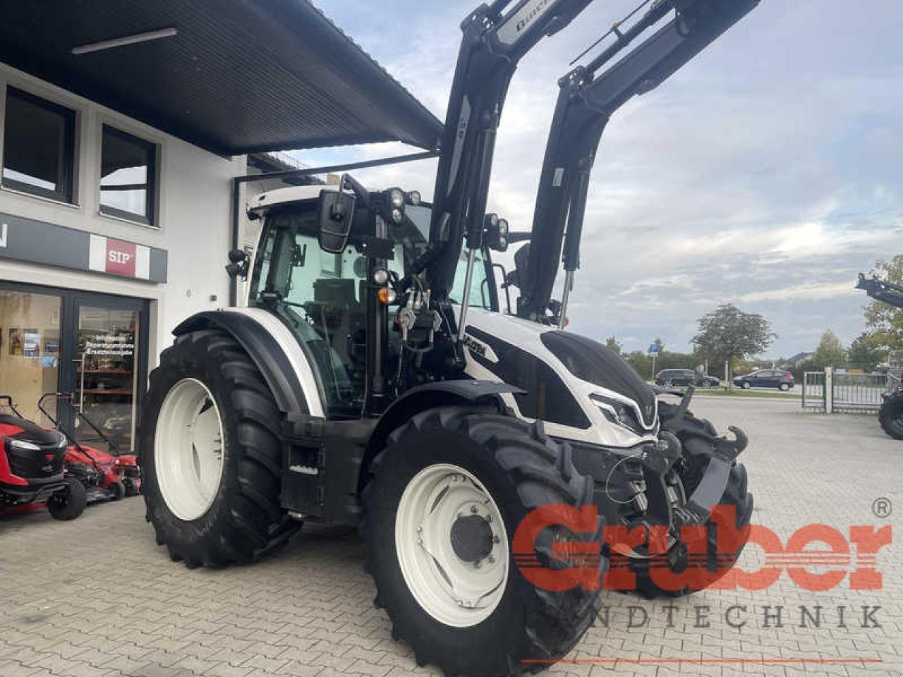 Traktor типа Valtra G 105 V 1B9, Gebrauchtmaschine в Ampfing (Фотография 2)