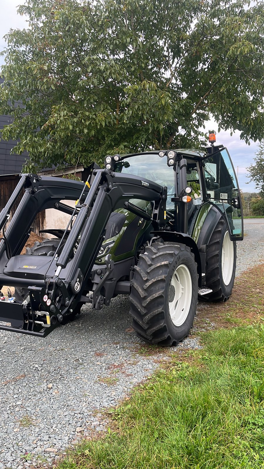 Traktor typu Valtra G 105, Gebrauchtmaschine w Medebach (Zdjęcie 1)