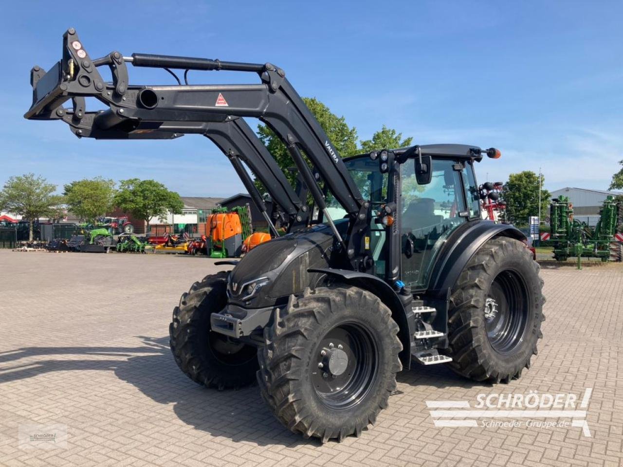 Traktor des Typs Valtra G 115 A, Gebrauchtmaschine in Wildeshausen (Bild 1)