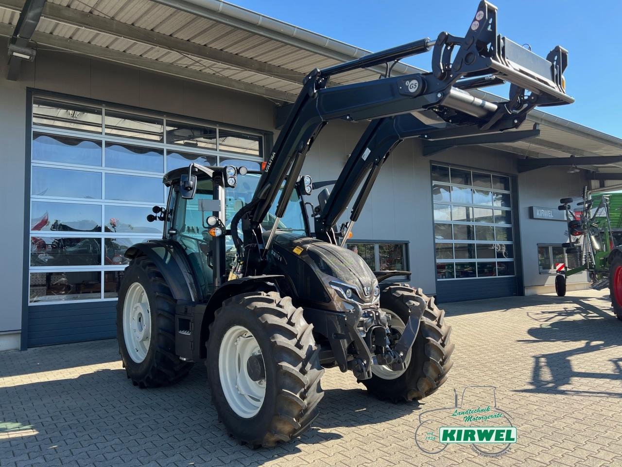 Traktor van het type Valtra G 125 Active, Neumaschine in Blankenheim (Foto 1)