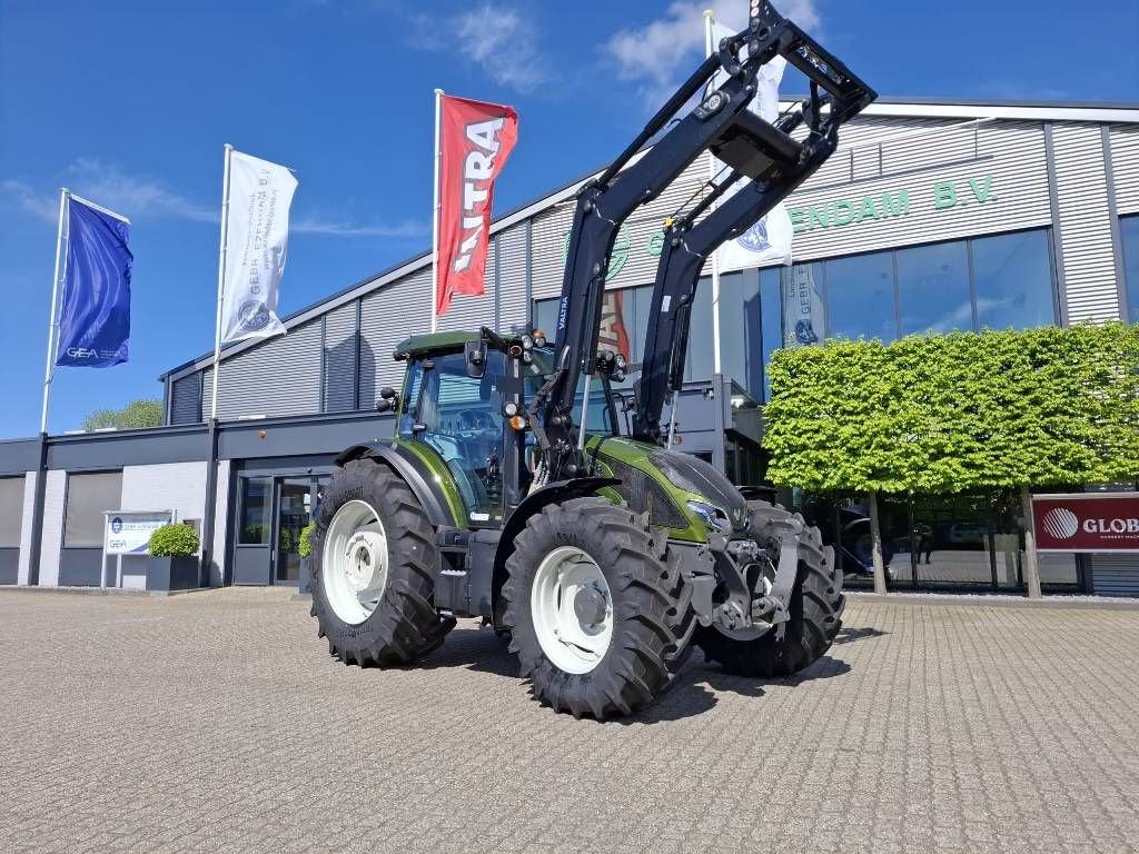 Traktor typu Valtra G 125 Active, Neumaschine w Borne (Zdjęcie 2)