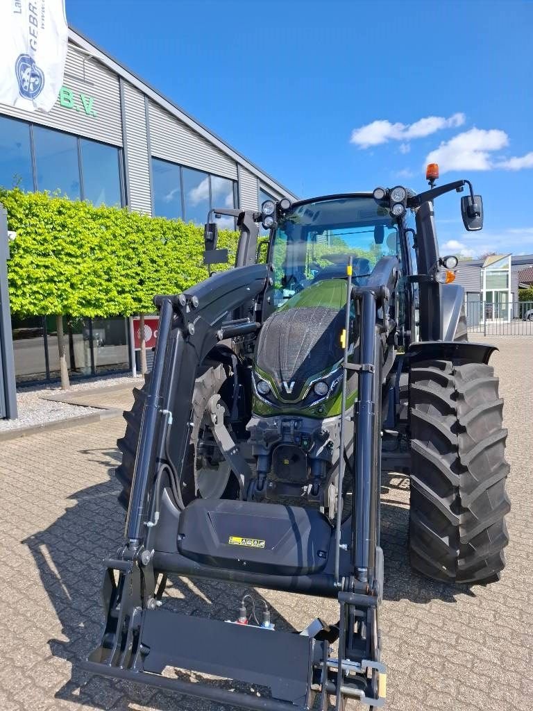 Traktor typu Valtra G 125 Active, Neumaschine w Borne (Zdjęcie 11)