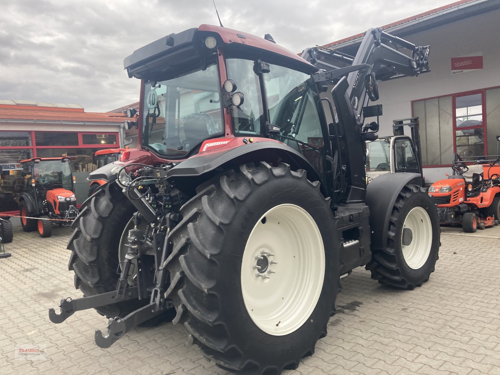 Traktor Türe ait Valtra G 125 Versu m. FL, Neumaschine içinde Mainburg/Wambach (resim 11)