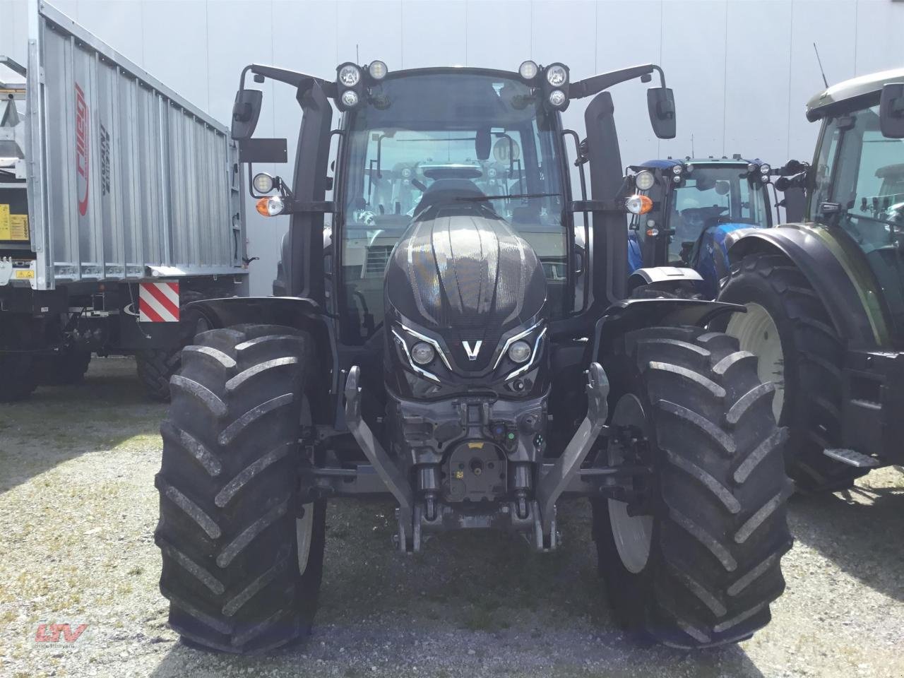 Traktor of the type Valtra G 135 A GL, Neumaschine in Eggenfelden (Picture 5)