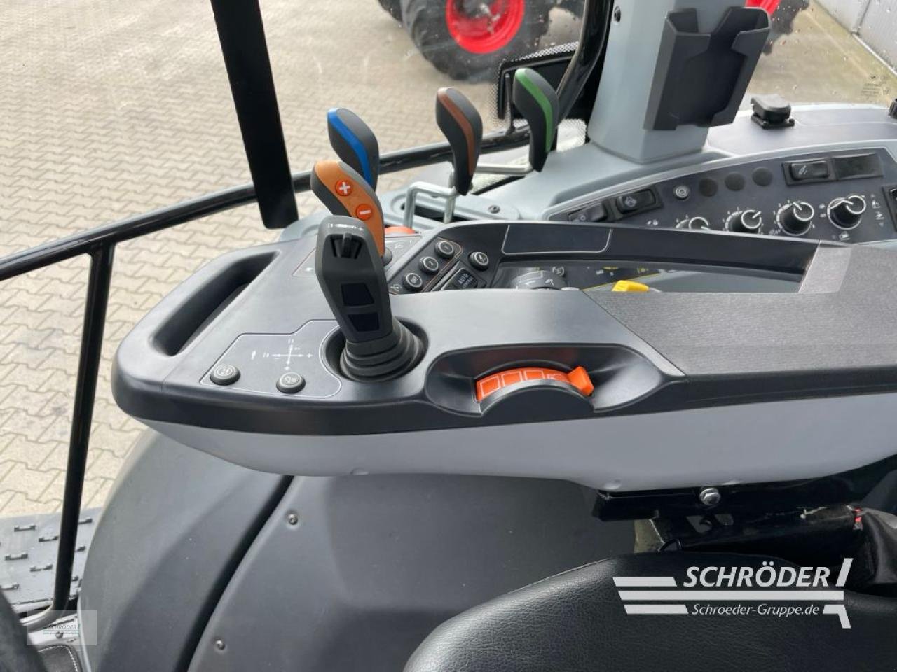 Traktor van het type Valtra G 135 A, Neumaschine in Hemmoor (Foto 12)