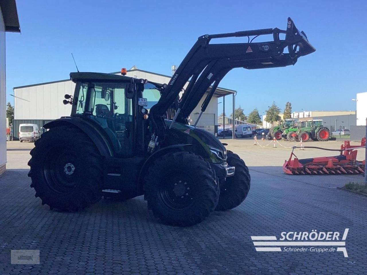 Traktor of the type Valtra G 135 A, Neumaschine in Norden (Picture 1)