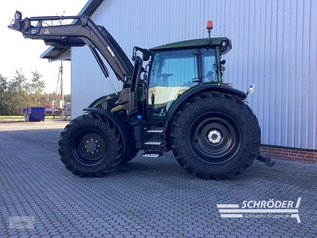 Traktor от тип Valtra G 135 A, Neumaschine в Norden (Снимка 2)