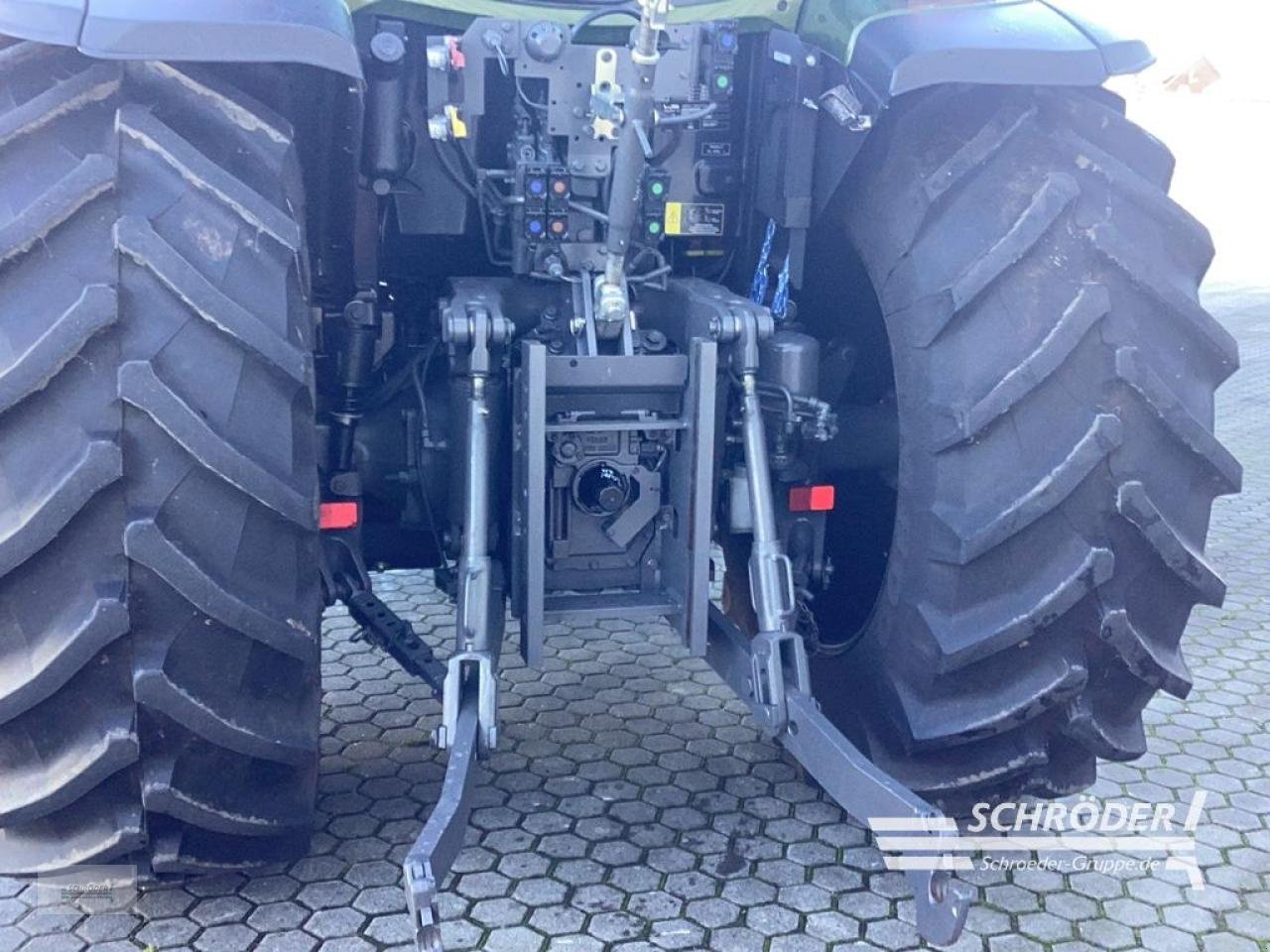 Traktor от тип Valtra G 135 A, Neumaschine в Norden (Снимка 10)