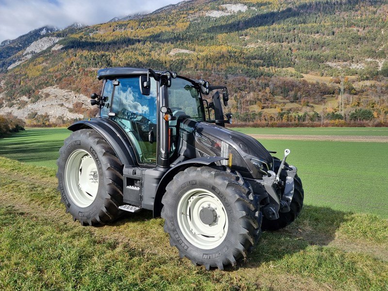 Traktor del tipo Valtra G 135 Active Traktor, Ausstellungsmaschine en Chur (Imagen 1)