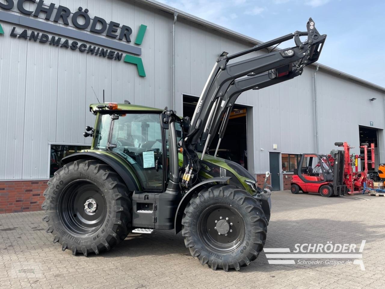 Traktor des Typs Valtra G 135 V, Neumaschine in Völkersen (Bild 2)