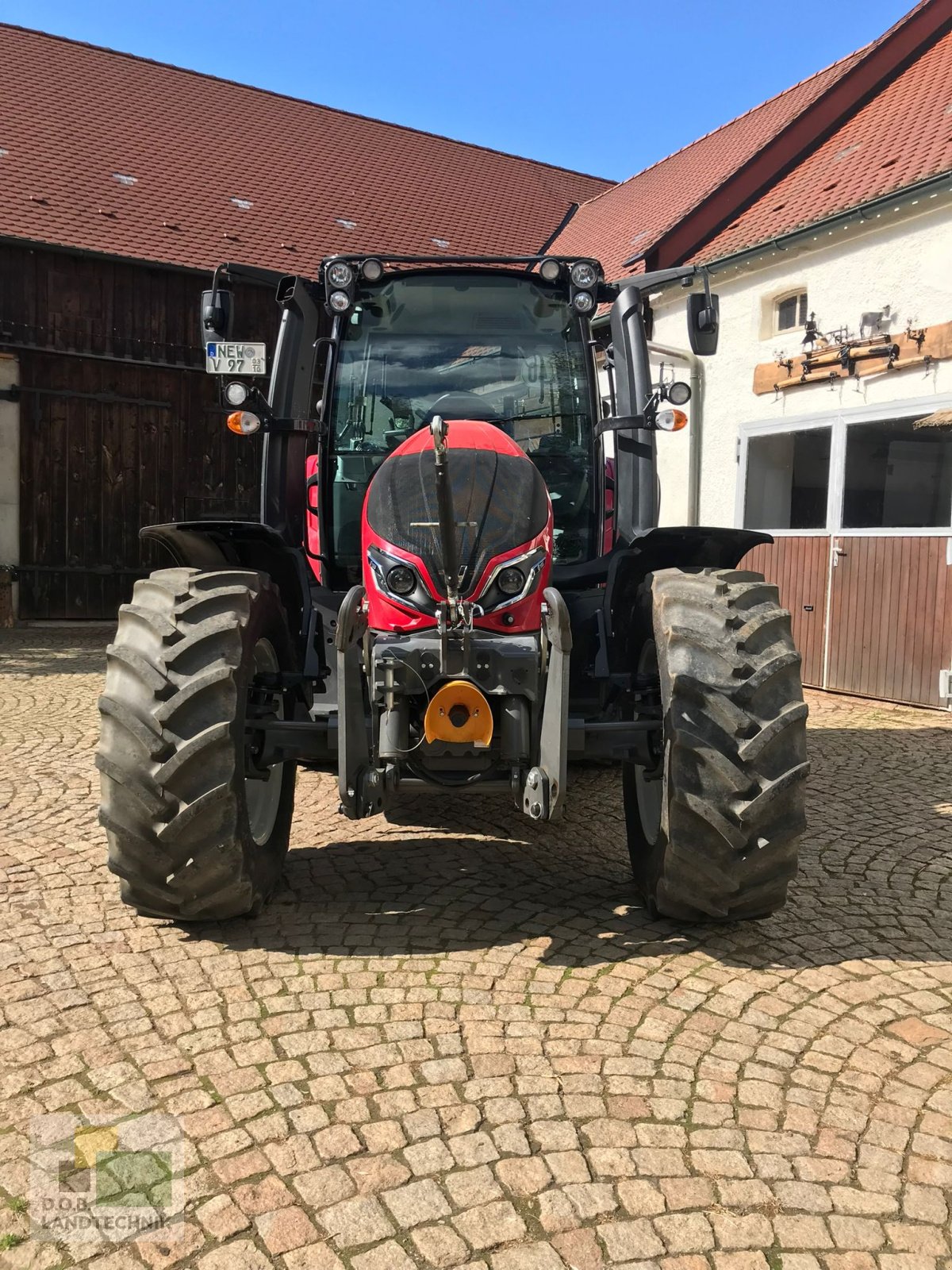 Traktor типа Valtra G105 H, Gebrauchtmaschine в Regensburg (Фотография 3)