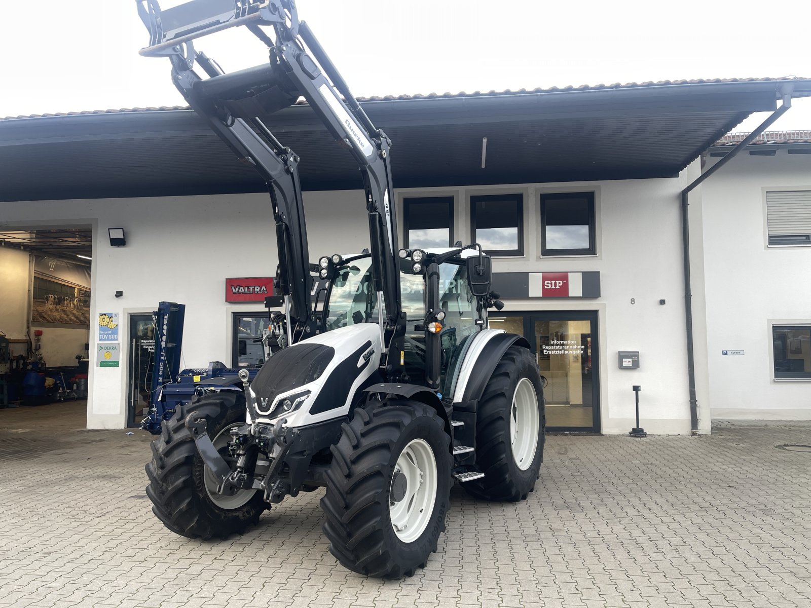 Traktor типа Valtra G105 V, Gebrauchtmaschine в Deggendorf (Фотография 1)