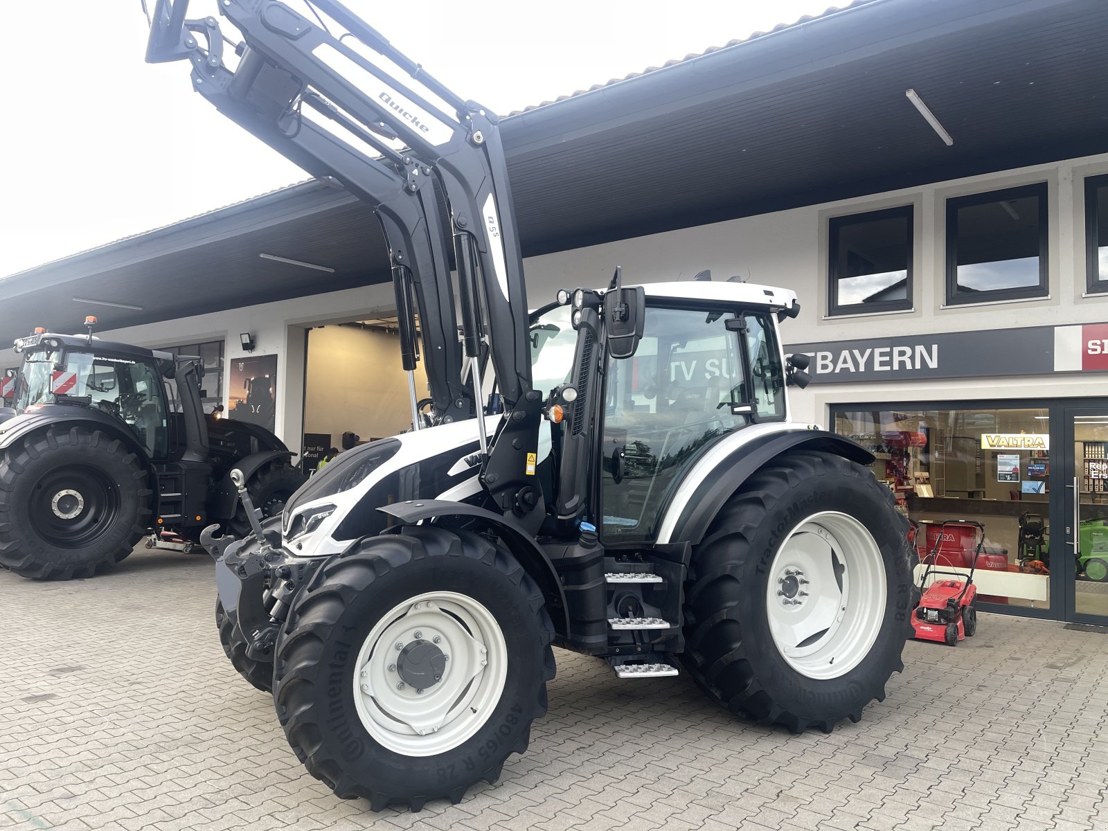 Traktor typu Valtra G105 V, Gebrauchtmaschine w Deggendorf (Zdjęcie 2)