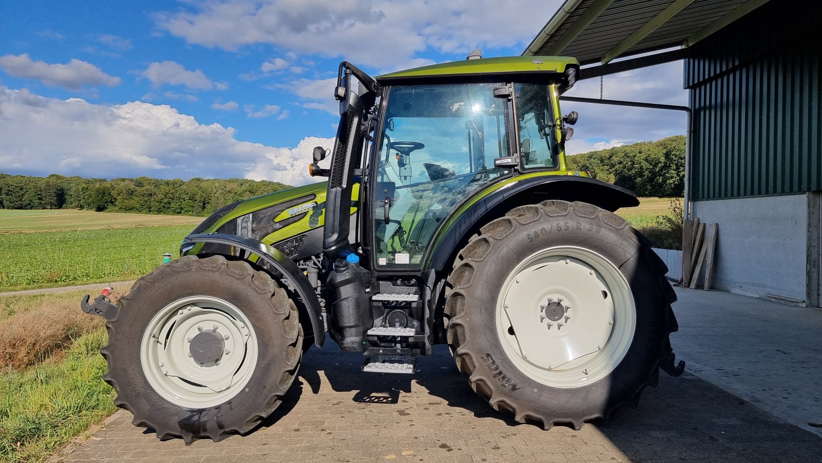 Traktor of the type Valtra G105 V, Gebrauchtmaschine in Lanngöns (Picture 1)