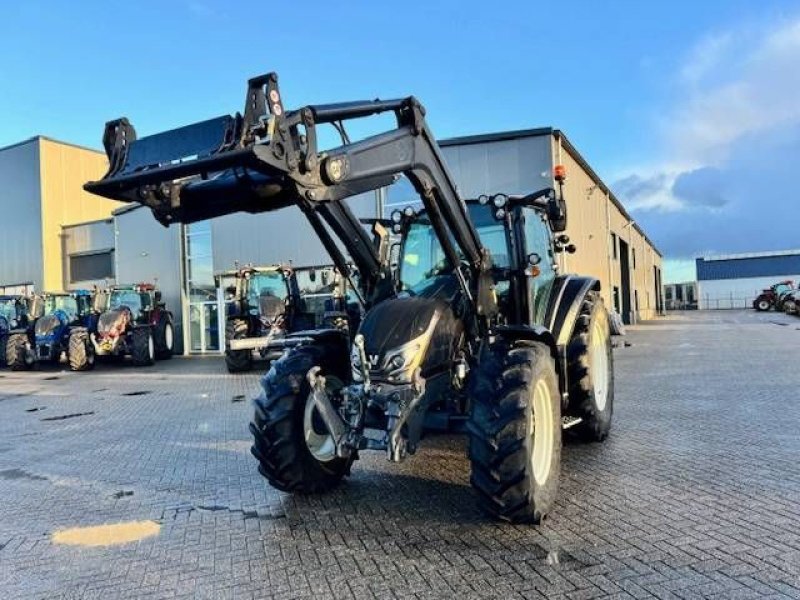 Traktor of the type Valtra G115 hitech, 1625 uur, G4 voorlader!, Gebrauchtmaschine in Marknesse (Picture 3)