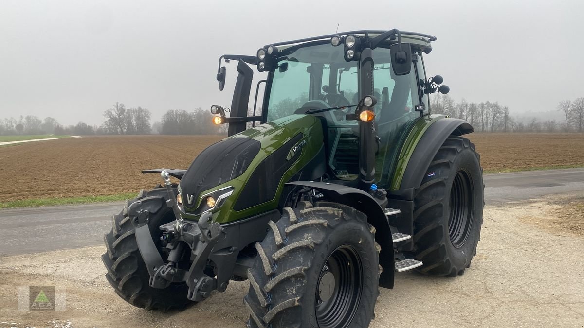 Traktor типа Valtra G115 HITECH, Gebrauchtmaschine в Markt Hartmannsdorf (Фотография 1)