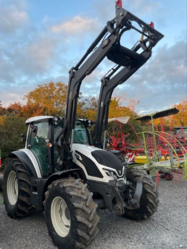 Traktor of the type Valtra G115, Gebrauchtmaschine in JOZE (Picture 1)