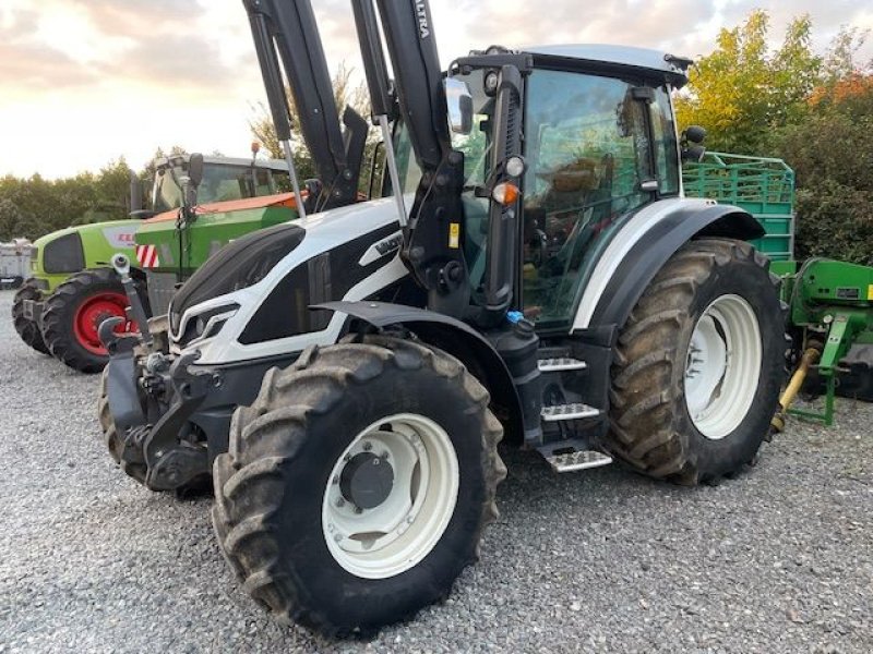 Traktor of the type Valtra G115, Gebrauchtmaschine in JOZE (Picture 2)