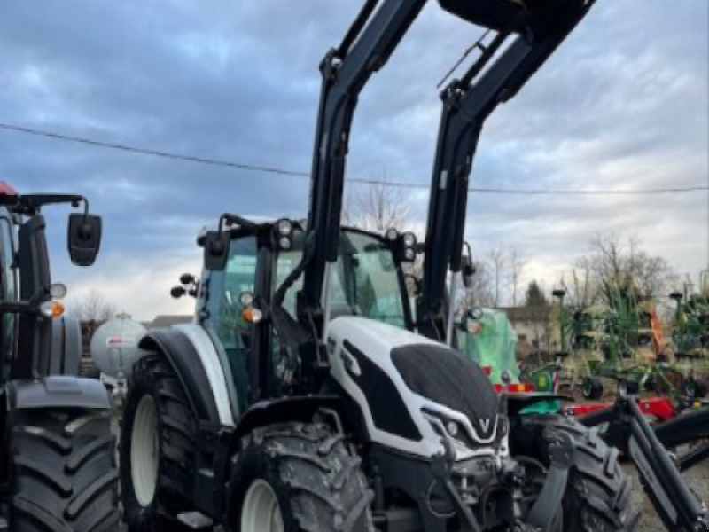 Traktor of the type Valtra G115, Gebrauchtmaschine in JOZE (Picture 1)