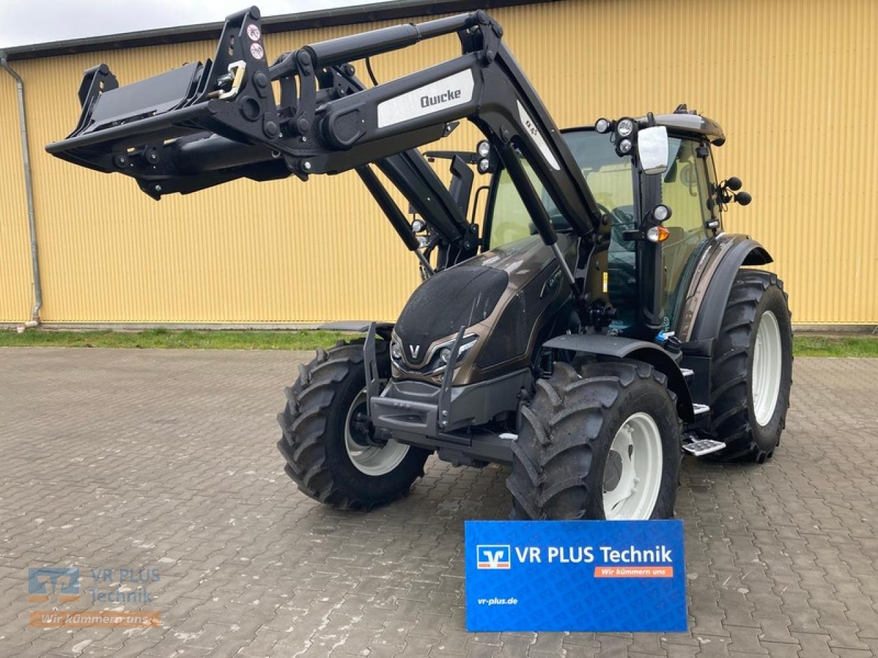 Traktor tip Valtra G115V, Gebrauchtmaschine in Osterburg (Poză 1)