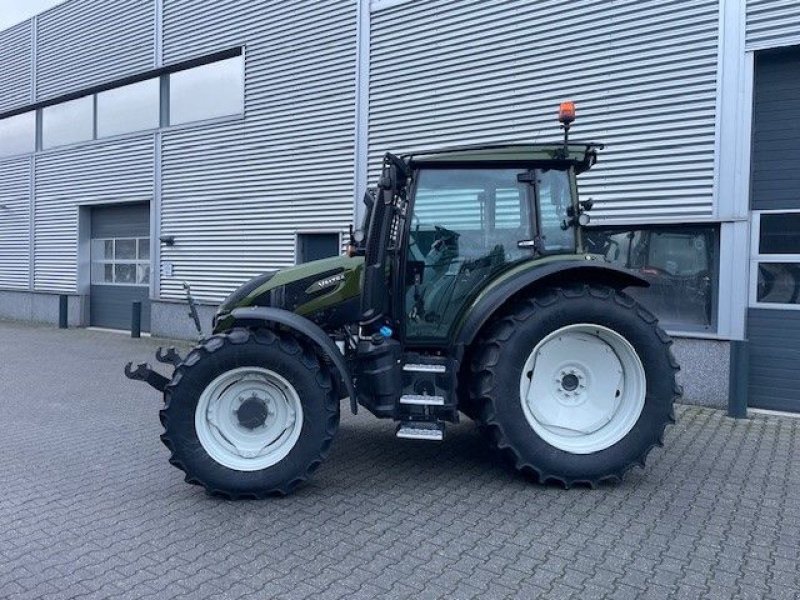 Traktor du type Valtra G125 Active met kruipbak, Gebrauchtmaschine en Roermond (Photo 2)