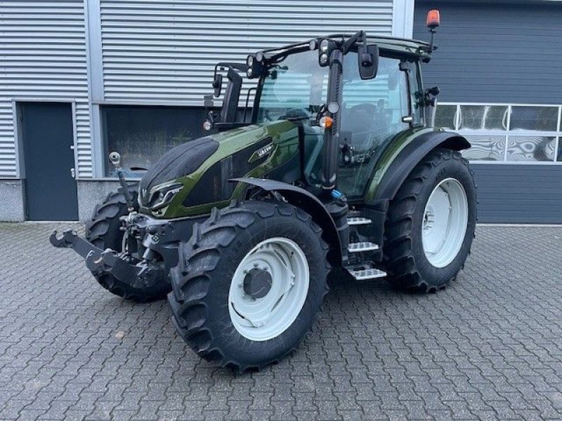 Traktor of the type Valtra G125 Active met kruipbak, Gebrauchtmaschine in Roermond (Picture 1)